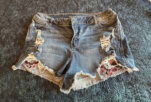 Maurices Distressed Embroidered Raw Hem Denim Shorts size 13/14